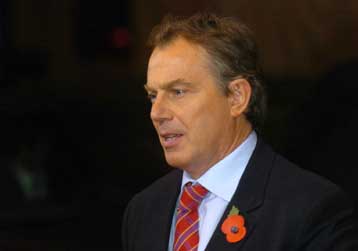 «Ξεπεράστε την άρνηση απέναντι στον Μπους» καλεί τους ηγέτες του κόσμου ο Τόνι Μπλερ