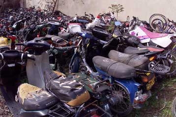 «Χωματερή» για 8.000 εγκαταλελειμμένα μηχανάκια αναζητεί ο ΟΔΔΥ