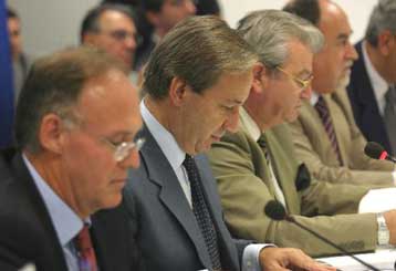 Υπερψήφισε η κυβέρνηση τα στοιχεία για έλλειμμα και δημόσιο χρέος του 2002