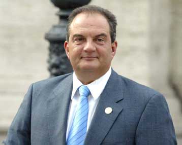 Κοινά αποδεκτή λύση στο θέμα της ΠΓΔΜ χωρίς αντιπαραθέσεις ζητά ο Κ.Καραμανλής