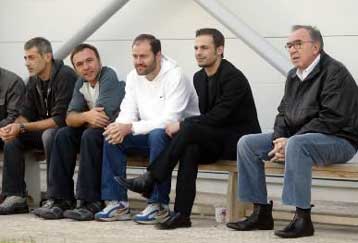 Κόκκαλης και Νικολαΐδης παρακολούθησαν παρέα τον αγώνα Νέων Ολυμπιακού-ΑΕΚ