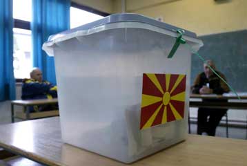 Η αποχή ακυρώνει το κρίσιμο δημοψήφισμα στην ΠΓΔΜ