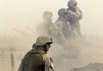 Οι Αμερικανοί σφυροκοπούν τη Φαλούτζα – Βομβαρδισμοί και μάχες στα περίχωρα