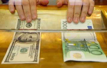 Νέο ιστορικό ρεκόρ για το ευρώ, πλησίασε τα 1,30 δολάρια