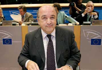 Αμφισβητεί η Κομισιόν τη δυνατότητα μείωσης του ελλείμματος κάτω από 3%