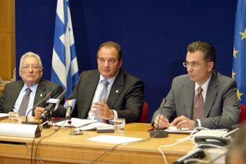 Ανοιχτό αφήνει η κυβέρνηση το ενδεχόμενο σύγκλησης του Συμβουλίου Πολιτικών Αρχηγών