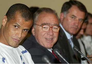 Διορθωτική δήλωση Ριβάλντο ύστερα από τη δυσαρέσκεια του Μπάγεβιτς