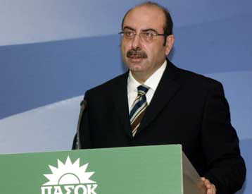 Για «επιμονή σε ψεύδη» κατηγορεί τον κυβερνητικό εκπρόσωπο το ΠΑΣΟΚ