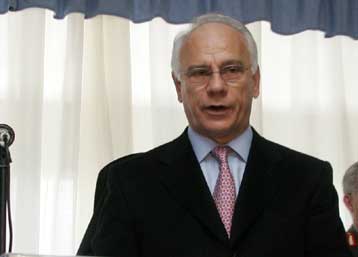 Διαψεύδει η κυβέρνηση τα περί αμερικανικών πιέσεων για τα ρωσικά πυραυλικά συστήματα