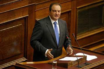 Διάλογο και ενημέρωση «σε κάθε βήμα» για το θέμα της ΠΓΔΜ υπόσχεται η κυβέρνηση