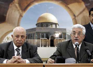 Στο Παρίσι Κορέι και Αμπάς εν μέσω ανοιχτής σύγκρουσης με την Σούχα Αραφάτ