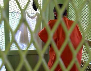 Αναστολή της δίκης πρώην οδηγού του Οσάμα μπιν Λάντεν στη βάση του Γκουαντάναμο