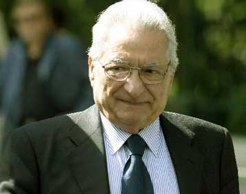 Non paper Μολυβιάτη προς Μίλερ για ΠΓΔΜ – Εκστρατεία προληπτικής διπλωματίας προς ΕΕ