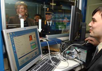 Από το Μάιο θα εκδίδονται τα νέα ελληνικά βιομετρικά διαβατήρια