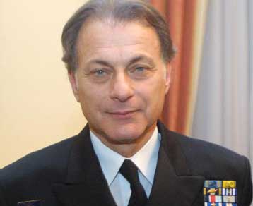 Ο αρχηγός του ΓΕΝ επικρατέστερος για τη θέση του αρχηγού του ΓΕΕΘΑ