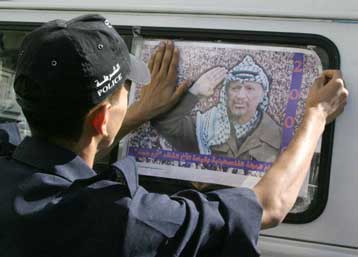 Ραγδαία επιδείνωση παρουσιάζει η κατάσταση της υγείας του Γιασέρ Αραφάτ