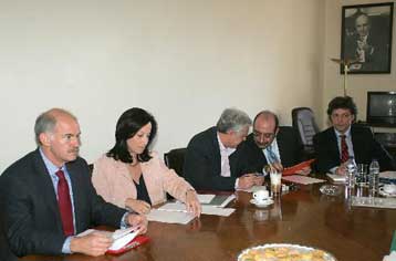 Συγκεκριμένη κυβερνητική πρόταση για το θέμα της ΠΓΔΜ ζητά το ΠΑΣΟΚ