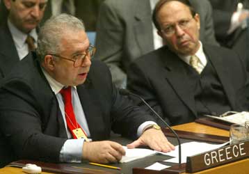 Ενημέρωση για το θέμα της ΠΓΔΜ είχε ο Κόφι Ανάν από τον Έλληνα αντιπρόσωπο