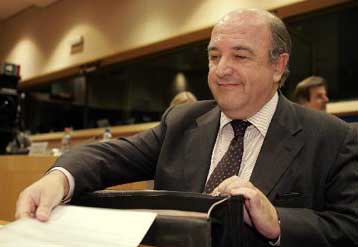 Κυρώσεις κατά της Ελλάδας για τα ελλείμματα εισηγείται η Κομισιόν