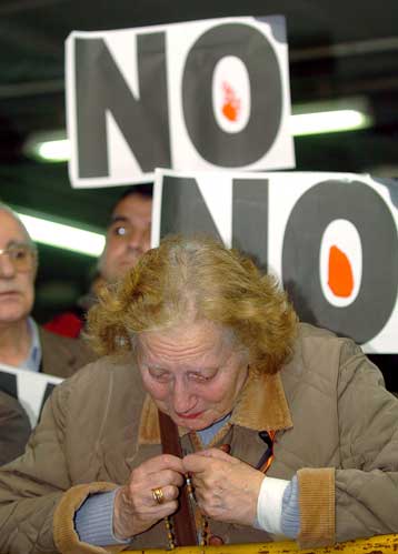 Στις ράγες του μοιραίου σταθμού της Ατότσα «εκτροχιάστηκε» η κυβέρνηση Αθνάρ