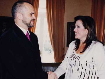 Συνεργασία σε όλα τα επίπεδα συμφώνησαν οι δήμαρχοι Αθηναίων και Τιράνων