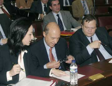 Αιχμηρή παρέμβαση Σημίτη για τη «στροφή» στην εξωτερική πολιτική της χώρας