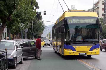 Στο ταχυδρομείο οι πρώτες 200 φωτο-κλήσεις για παραβίαση των λεωφορειολωρίδων