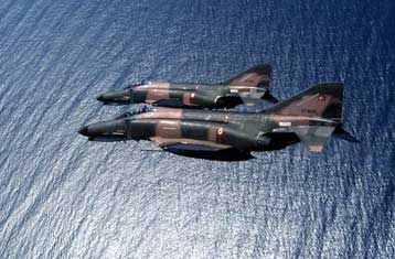 Απορρίπτει η Αθήνα τις αιτιάσεις Γκιουλ για παρενόχληση τουρκικών μαχητικών στο Αιγαίο