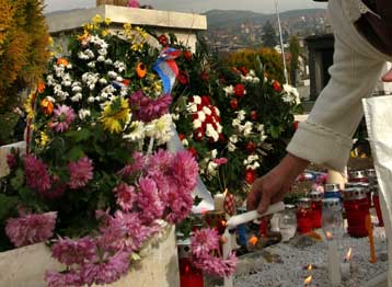 Δημόσια συγγνώμη από τους συγγενείς των θυμάτων της Σρμπρένιτσα ζητούν οι Σερβοβόσνιοι