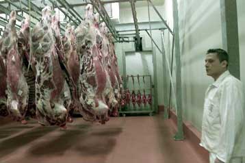 Με παραπομπή απειλείται η Ελλάδα λόγω της κατάστασης στα σφαγεία