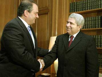 Συνάντηση Χριστόφια με Καραμανλή και Μολυβιάτη εν όψει της επίσκεψης στη Λευκωσία