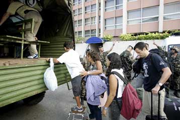 Συνεχίζεται η «έξοδος» ξένων υπηκόων από την Ακτή Ελεφαντοστού