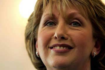 Δεύτερη θητεία για την Μαίρη ΜακΑλις στην προεδρία της Ιρλανδίας