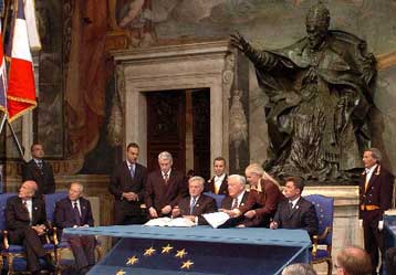 Η Λιθουανία άνοιξε την «αυλαία» της επικύρωσης της Συνταγματικής Συνθήκης