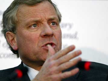 Η Ευρώπη υπολείπεται των ΗΠΑ στον αγώνα κατά της τρομοκρατίας, λέει ο γγ του ΝΑΤΟ