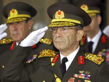 Δεν απειλούμαστε από τους γείτονές μας, λέει ο Τούρκος επιτελάρχης