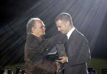 Η «80χρονη κυρία» βράβευσε τα… παιδιά της-Το παρόν της ΑΕΚ τίμησε το παρελθόν