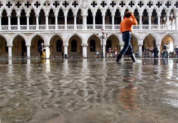 Δύο νεκροί από τη σφοδρή κακοκαιρία που μαίνεται στην Ιταλία