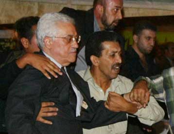 Στη Φατάχ οι υπόνοιες για την επίθεση κατά του Μαχμούντ Αμπάς