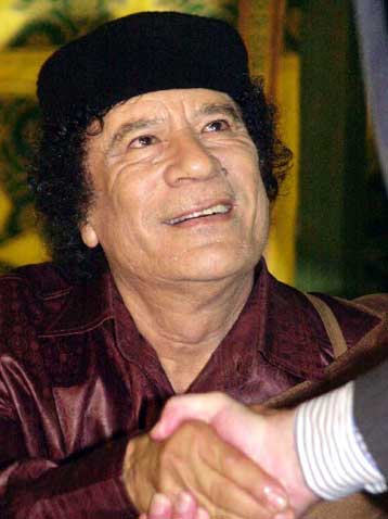 Iστορική «χειραψία» με τη Δύση για τη Λιβύη του Μοαμάρ Καντάφι