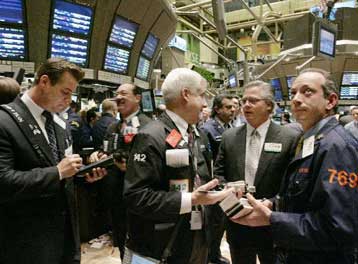 Θετικό πρόσημο στη Γουόλ Στριτ, μεικτή εικόνα στα ευρωπαϊκά χρηματιστήρια τη Δευτέρα