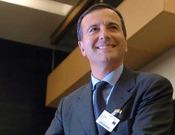 Αποφεύγοντας τους «σκοπέλους», ο Φρατίνι έδωσε διαπιστευτήρια στο Ευρωκοινοβούλιο