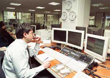 «Tροχοπέδη» το δημόσιο χρέος στον προϋπολογισμό του 2005