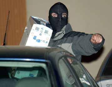 Ευρείας κλίμακας επιχείρηση της ισπανικής αστυνομίας για τη σύλληψη μελών της ΕΤΑ