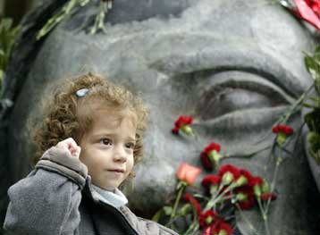 Με την πορεία στην αμερικανική πρεσβεία κορυφώνονται οι εκδηλώσεις για το Πολυτεχνείο