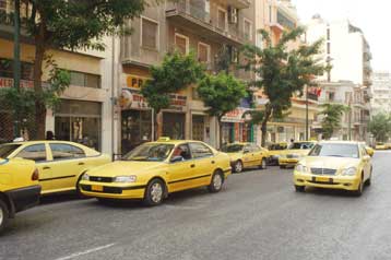 Ακυρώνεται το μέτρο των ταμειακών μηχανών στα ταξί