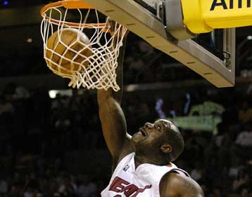 Σακίλ ΟΝιλ και Έντι Τζόουνς οδήγησαν σε νέα νίκη για τους Μαϊάμι Χιτ