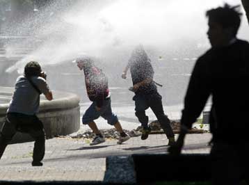 Τετρακόσιες συλλήψεις στη Χιλή σε διαδήλωση κατά της επίσκεψης Μπους στη χώρα