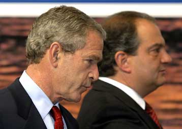 «Ναι» στο όνομα που θα συμφωνήσετε με την ΠΓΔΜ λέει ο Μπους στον Κ.Καραμανλή