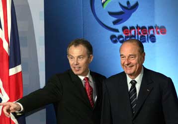 Θέληση να συνεργαστούν, παρά το «αγκάθι» του Ιράκ, εξέφρασαν Σιράκ και Μπλερ